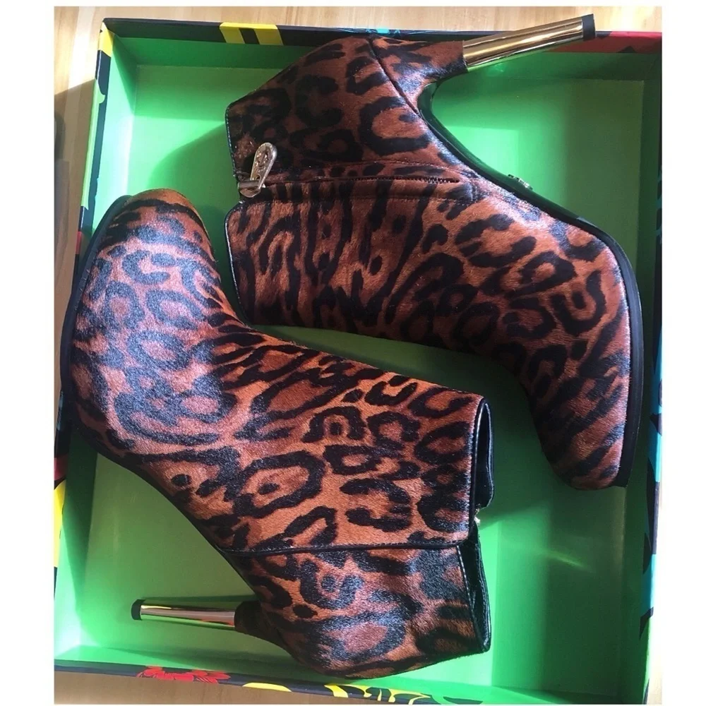 C Wonder Gold Heel Bootie NIB - Picture 11 of 14